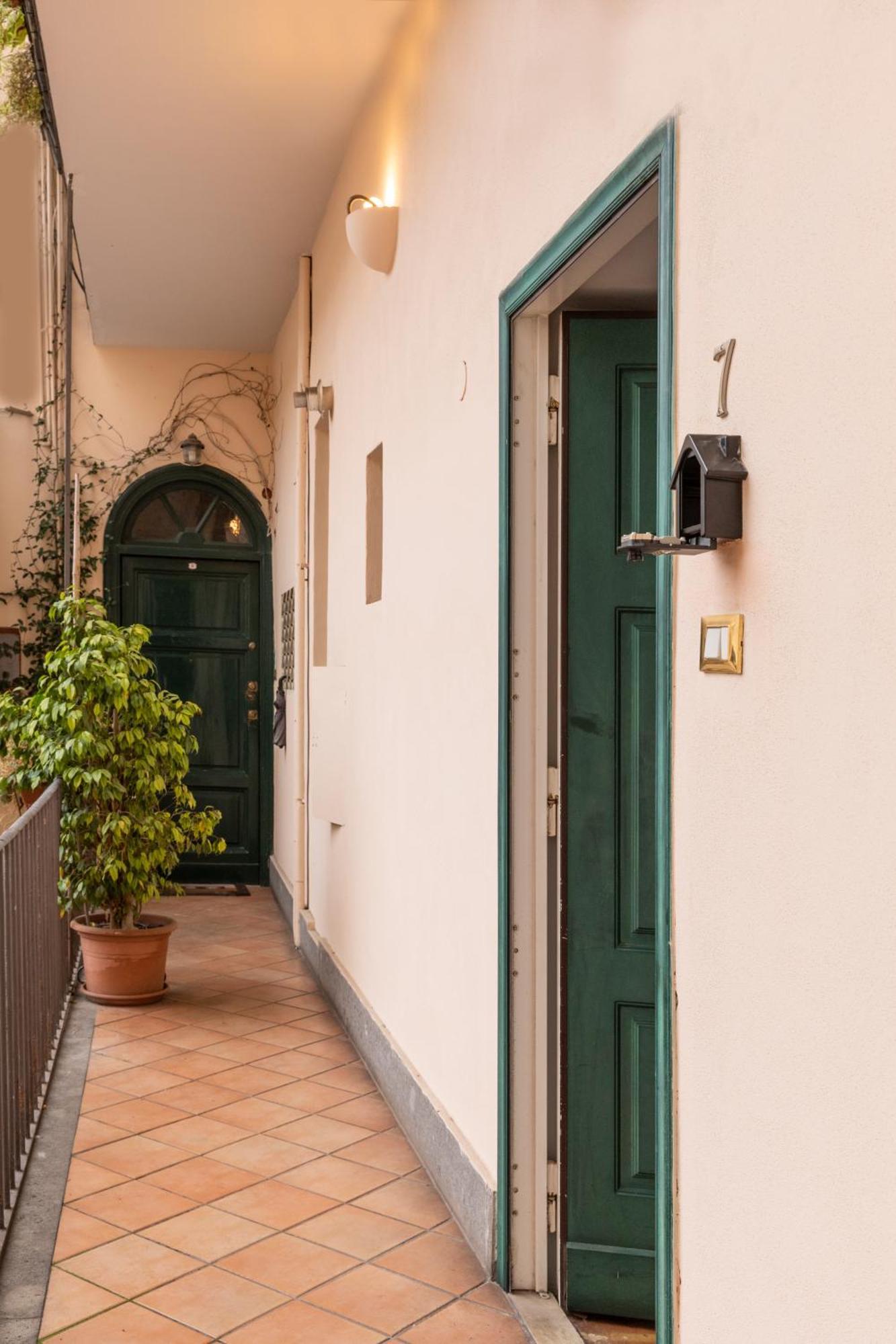 Colosseo Apartment- Heart Of Rione Monti Roma Exterior foto